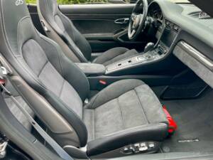 Image 17/19 of Porsche 911 Carrera 4 GTS (2017)