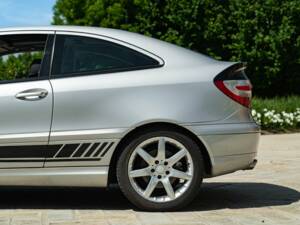 Image 14/50 of Mercedes-Benz C 320 Sportcoupé (2003)