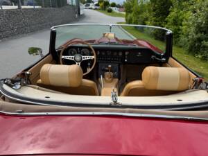 Image 9/35 of Jaguar E-Type (1969)