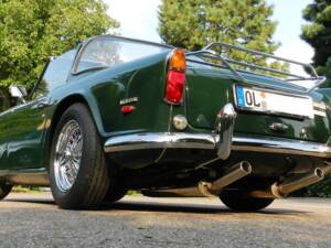 Image 13/66 of Triumph TR 250 (1968)