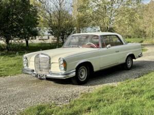 Image 29/50 of Mercedes-Benz 220 SE b (1963)