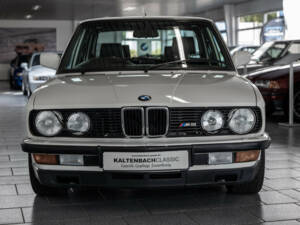 Image 3/23 of BMW M5 (1987)