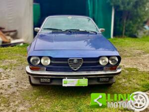 Image 2/10 of Alfa Romeo Alfetta GTV 2000 (1977)