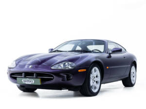 Image 5/26 of Jaguar XK8 4.0 (1999)