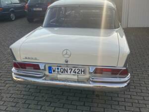 Immagine 4/5 di Mercedes-Benz 220 S b (1963)