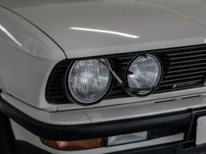 Image 14/23 of BMW M5 (1987)