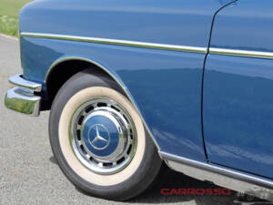 Image 12/41 of Mercedes-Benz 220 S b (1960)