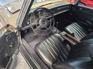 Bild 8/17 von Mercedes-Benz 280 SL (1969)