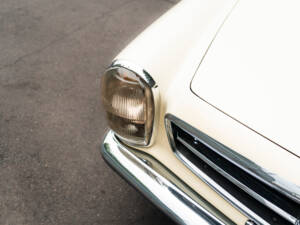 Image 38/52 of Mercedes-Benz 230 SL (1964)