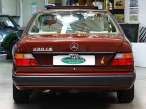 Image 7/15 of Mercedes-Benz 230 CE (1988)