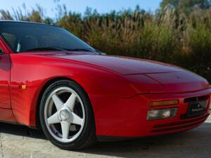 Image 22/50 de Porsche 944 Turbo S (1988)