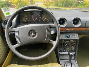 Bild 29/37 von Mercedes-Benz 280 E (1979)