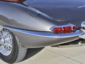 Image 14/50 de Jaguar E-Type 3.8 Flat Floor (1961)
