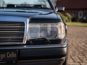 Image 5/44 de Mercedes-Benz 300 CE-24 (1993)