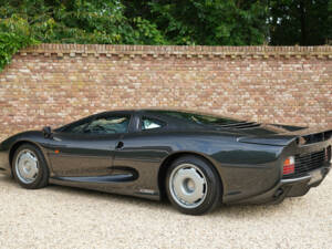 Image 15/50 of Jaguar XJ 220 (1993)