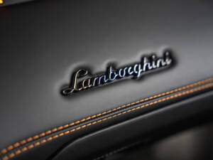 Image 18/44 of Lamborghini Aventador S (2020)