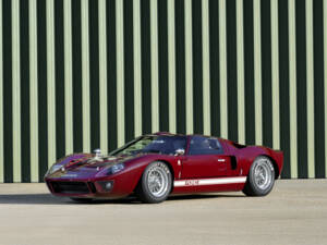 Image 13/21 of Ford GT40 (1965)