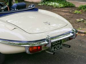 Image 16/50 de Jaguar E-Type (1969)