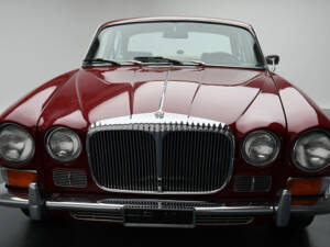 Image 4/10 de Daimler Sovereign 4.2 (1973)