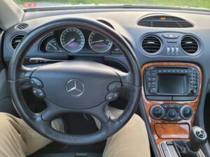 Bild 53/97 von Mercedes-Benz SL 500 (2004)
