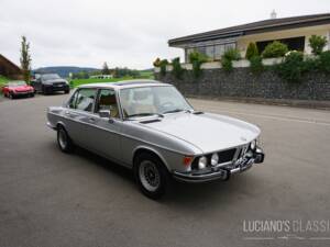 Image 17/76 de BMW 3,3 L (1975)