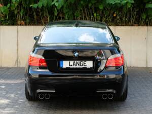 Image 8/51 of BMW M5 (2007)