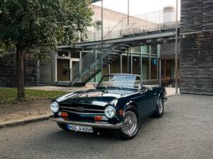 Image 2/15 de Triumph TR 6 (1969)