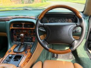 Immagine 19/19 di Aston Martin DB 7 Volante (1998)