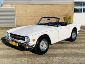 Image 15/50 of Triumph TR 6 (1976)