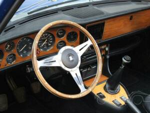 Image 2/19 de Triumph Stag (1975)