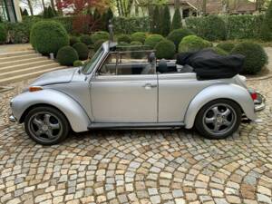 02 - Side view with soft top open - Seitenansicht mit offenem Verdeck