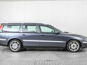 Bild 10/50 von Volvo V 70 2.5T (2003)