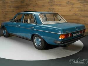 Image 7/19 of Mercedes-Benz 200 (1976)