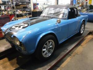 Image 9/50 of Triumph TR 4 (1962)