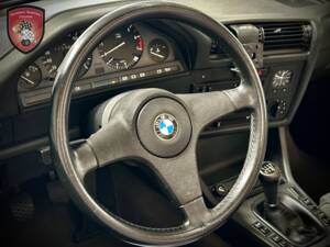 Bild 73/86 von BMW 318i (1994)