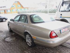 Image 4/24 de Jaguar XJ 8 4.2 (2005)