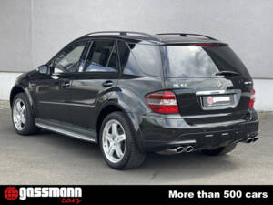 Bild 8/15 von Mercedes-Benz ML 63 AMG (2006)