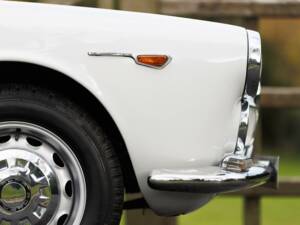 Image 31/50 of Alfa Romeo 2600 Spider (1964)