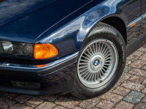 Immagine 3/62 di BMW 740iL (1998)