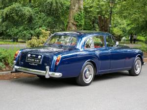 Image 22/44 of Bentley S 3 Continental Flying Spur (1964)