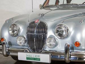 Image 2/20 of Jaguar Mk II 3.8 (1962)