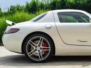 Image 16/50 of Mercedes-Benz SLS AMG (2010)