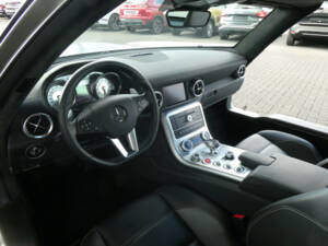 Image 11/15 of Mercedes-Benz SLS AMG (2012)