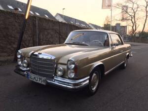 Immagine 2/12 di Mercedes-Benz 280 SE 3,5 (1971)