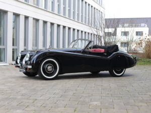 Image 31/40 de Jaguar XK 120 DHC (1953)