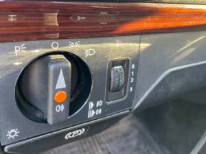 Immagine 10/19 di Mercedes-Benz E 200 (1993)