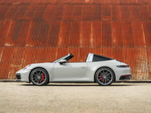 Image 6/33 de Porsche 911 Targa 4S (2021)