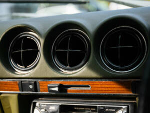 Image 25/43 of Mercedes-Benz 280 SL (1982)