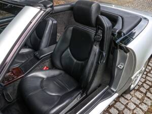 Image 17/37 of Mercedes-Benz SL 320 (2000)