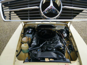 Bild 22/50 von Mercedes-Benz 450 SL (1973)